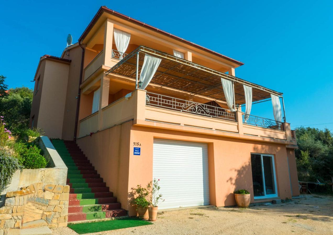Apartments Villa Kristina Supetarska Draga Exterior photo