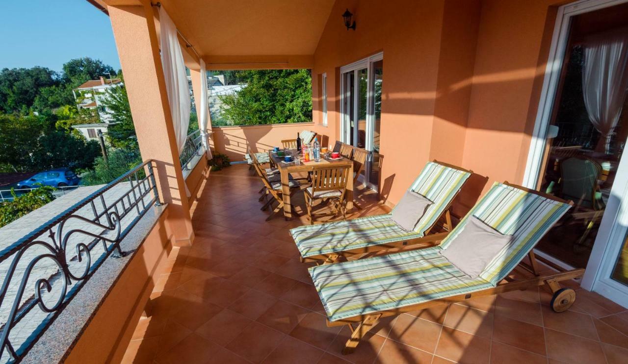 Apartments Villa Kristina Supetarska Draga Exterior photo